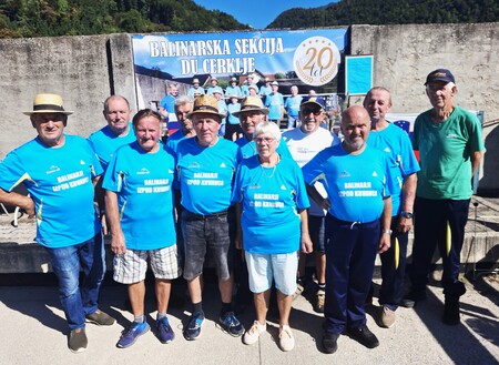 Cerkljanski balinarji so osvojili pokal za dvajset let tekmovanj2